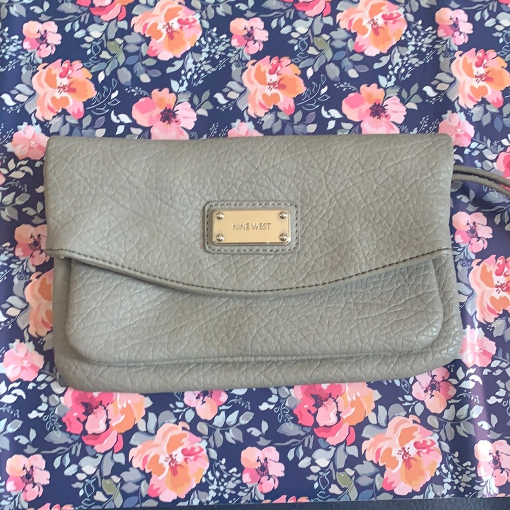 Nine West gray wristlet purse
